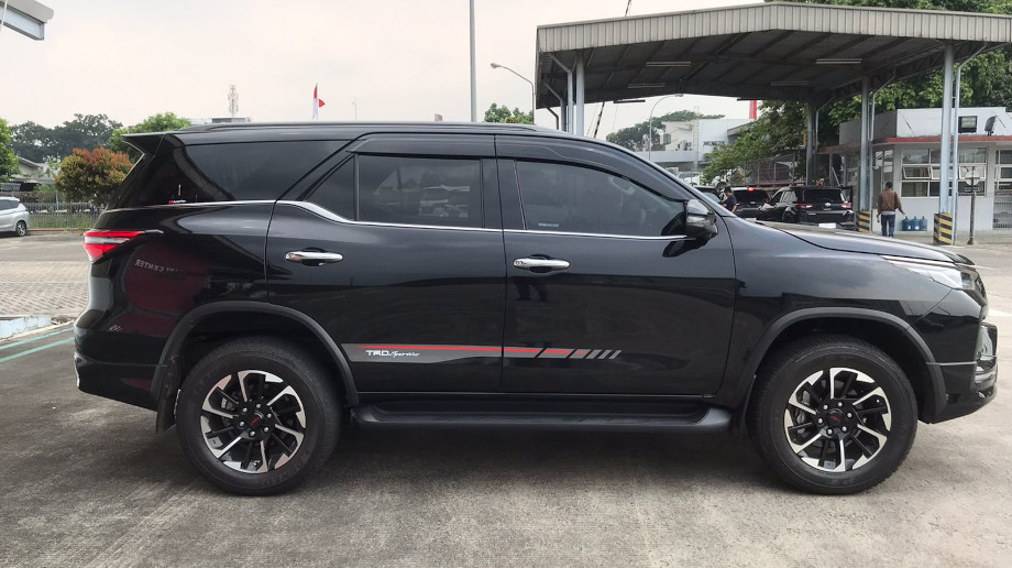 TOYOTA FORTUNER FORTUNER 2.4 VRZ TRD AT DIESEL (NEW) AT 2021
